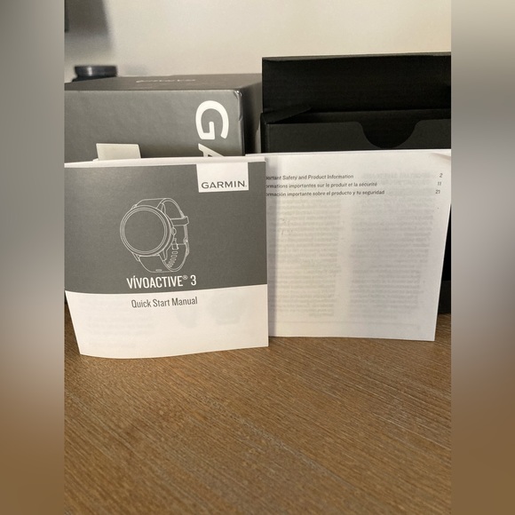 Garmin Vivoactive 3 Smart GPS Watch in white. - Picture 4 of 6